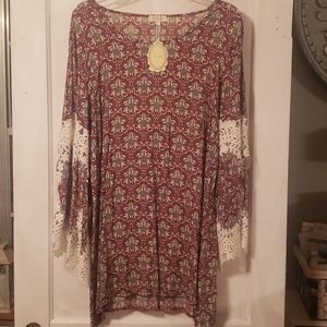 Laced sleeve tunic